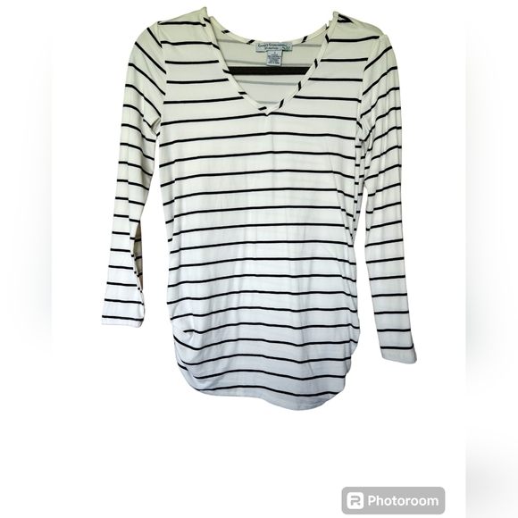 Black and white strip maternity shirt. - Picture 1 of 2